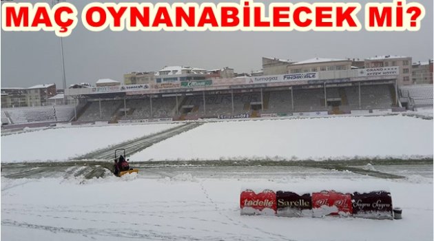 19 EYLÜL STADI&#039;NIN ZEMİNİ KARLA KAPLANDI