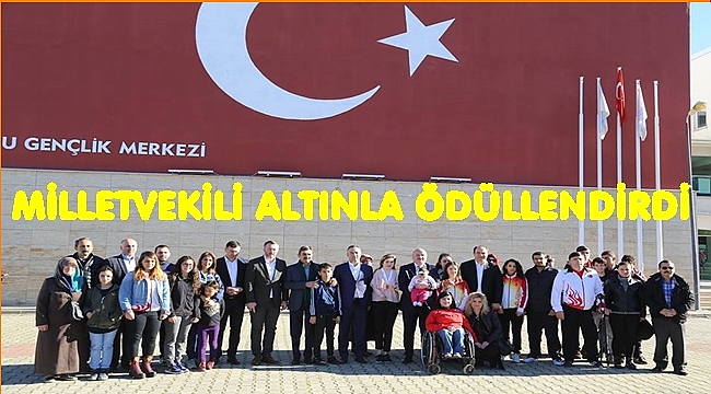 Milletvekili Gündoğdu başarılı sporculara altın verdi