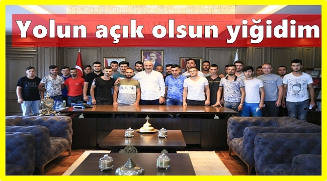 Başkan Yılmaz'dan askere gidecek gençlere anlamlı hediye