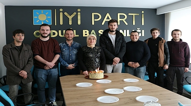 İyi Gençlik 1 yaşında
