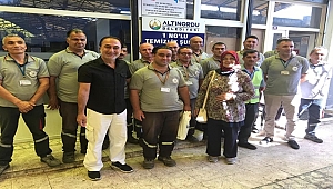 Otomobilinin anahtarını bulan temzilik işçisini ödüllendirdi