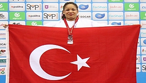 Güler altın madalya alan Sayit'i kutladı