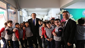 Genç Altınordu'da öğrencilerle buluştu