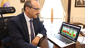 Vali Yavuz Yılın Fotoğrafları için oy kullandı