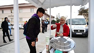 Altınordu öğrencilere  sabah çorbası ikram ediyor
