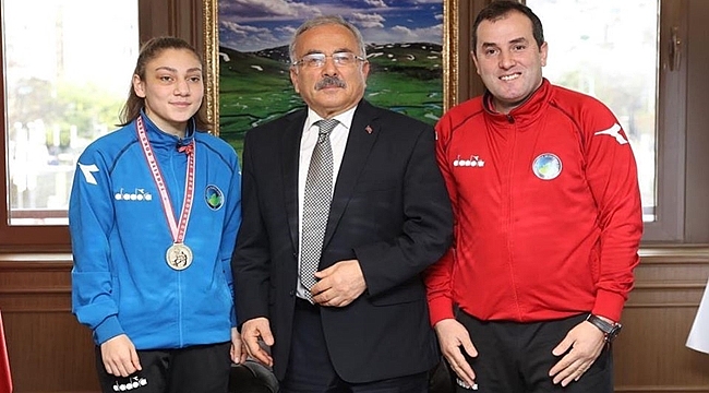 Başkan Güler şampiyonu kabul etti