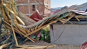 Fırtına en çok kamu binalarına hasar verdi.