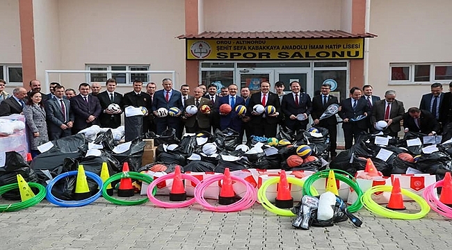52 Okula Spor Malzemesi Dağıtıldı