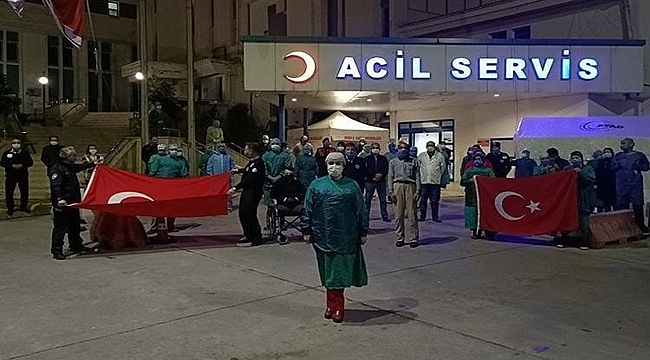 Sağlık Çalışanlarından Anlamlı Kutlama
