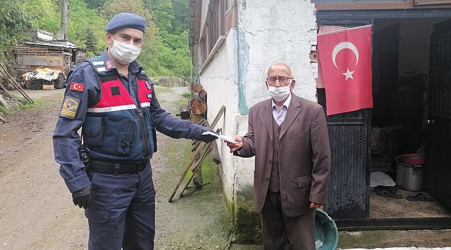 81 yaşındaki Bekir Amca 1 aylık maaşını bağışladı