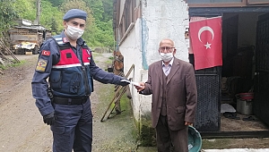 81 yaşındaki Bekir Amca 1 aylık maaşını bağışladı