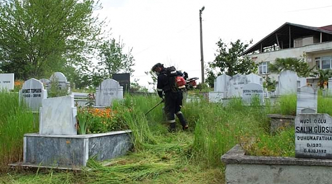 Mezarlıklar bayrama hazırlanıyor