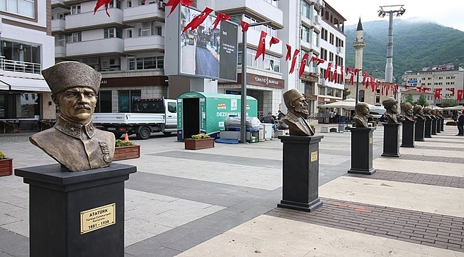 Belediye 2 büstü daha kaldırdı