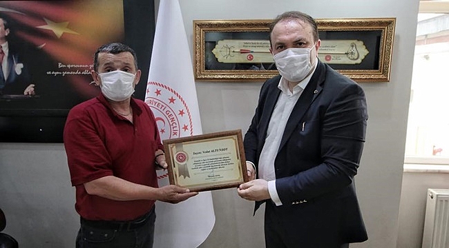 Genç çeyrek asırlık personelleri ödüllendirdi