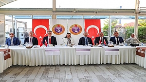 Vali Yavuz onuruna veda yemeği düzenlendi