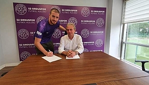 52 Orduspor'da Cantuğ Temel imzaladı