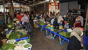 Çarşamba Pazarı'nda satıcılar için tezgâh kuruldu