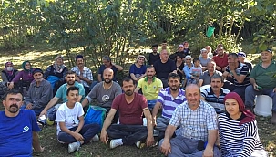 Hastanede yatan vatandaşın fındığını köylü ücret almadan topladı