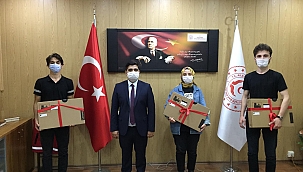 Yanık: Bu gençlerle gurur duyuyoruz