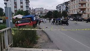 İki kişiyi tabancayla vurdu