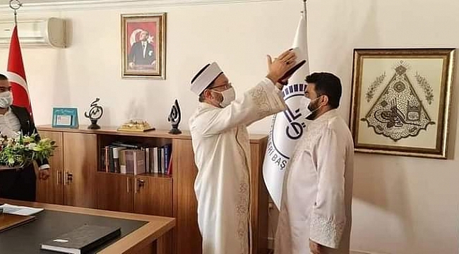 Müftü Çiçek cübbe giydi