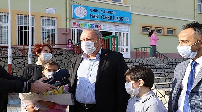 Başkan Güler'den öğrencilere jest