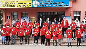 Özel Öğrencilere spor malzemesi yardımı