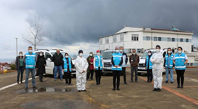 Bu ekip eve gidip aşı yapıyor