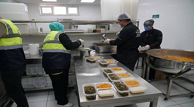 Üreticiler yetiştiriyor aşevi pişiriyor