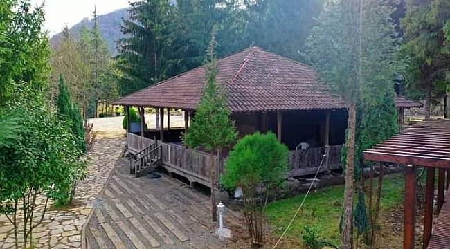 Tarihi Caminin çevresi yenilendi