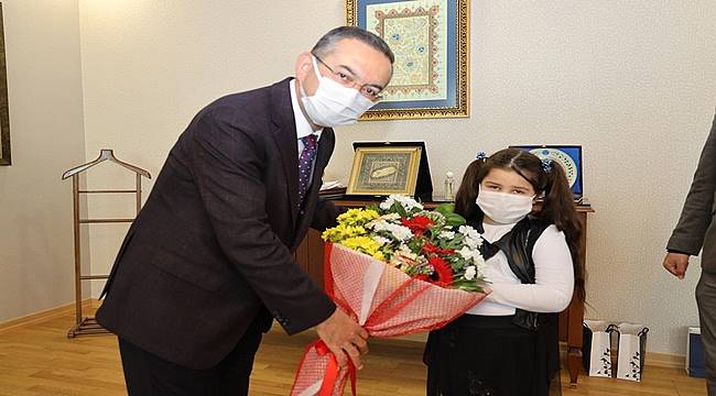 Rektör Akdoğan koltuğu Asel Gönül'e devretti