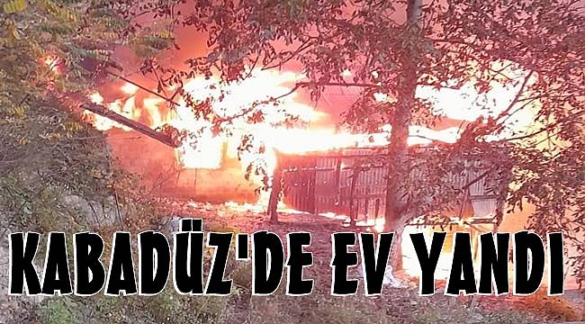 Kabadüz'de çıkan yangında bir ev tamamen yandı