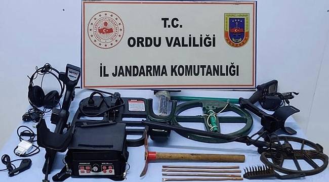 Ordu'da 4 kişi defineyi bulamadan jandarmaya yakalandı