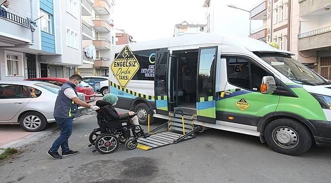 Betül Engelsiz Taksi ile engelleri aştı