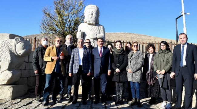 İtalyan gazeteciler Malatya&#039;da Arslantepe Höyüğü&#039;ne hayran kaldılar