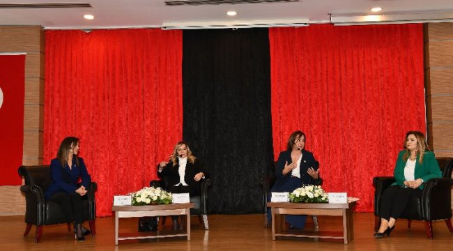 İzmir Çiğli'de 'kadının siyasetteki yeri' konuşuldu