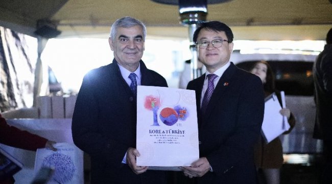 İzmir Saat Kulesi'nde Türkiye- Kore gösterimi