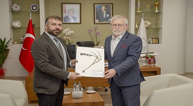 İzzet Baysal'ın ismi yeni keşfedilen bitki türüne verildi