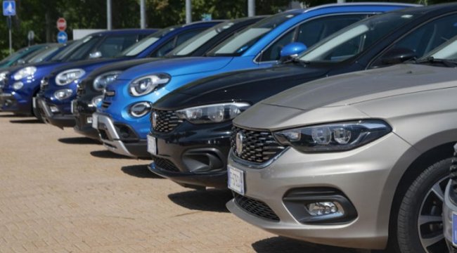 Kurdaki dalgalanma otomobil fiyatlarını vurdu