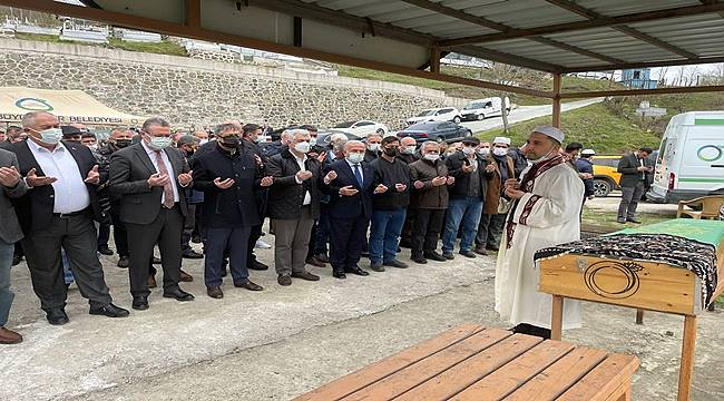 Gazeteci Celal Toprak'ın vefat eden annesi Ordu'da toprağa verildi