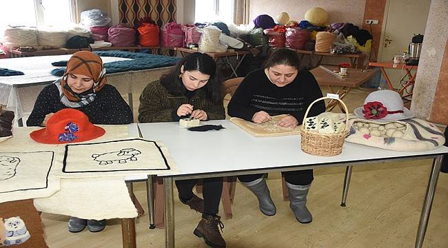 Giresun'da kadınlar koyun yününü ekonomiye kazandırıyor