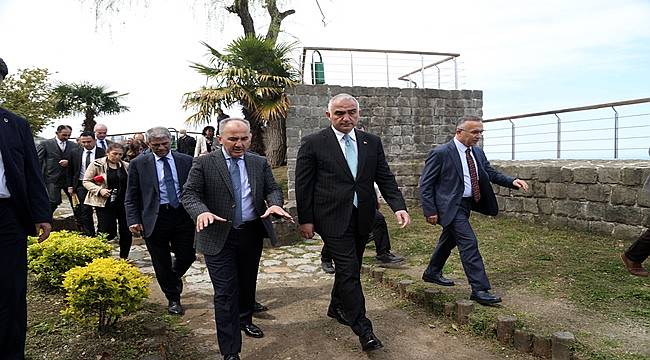 Bakan Ersoy: Körfez ülkelerinden gelen turist sayısında artış var