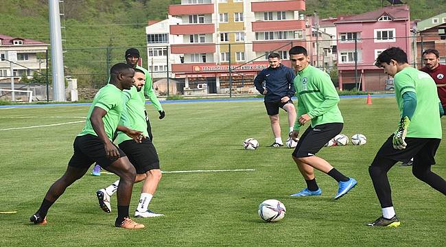 Giresunspor Adana Demirspor'u bekliyor