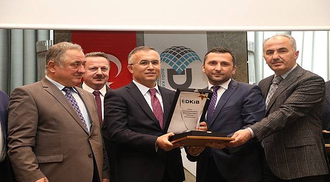 Rize'de ihracatta ilk 10'a giren iş insanlarına ödül verildi