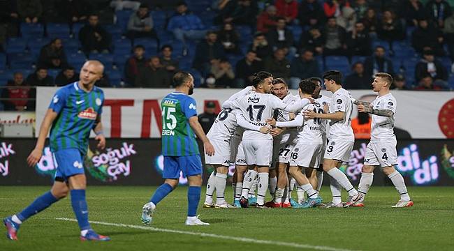 Rizespor kendi evinde Fenerbahçe'den fark yedi: 0-6