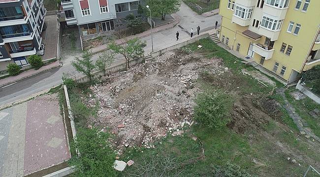 Samsun'da adresi karıştıran kepçe operatörü yanlış binayı yıktı