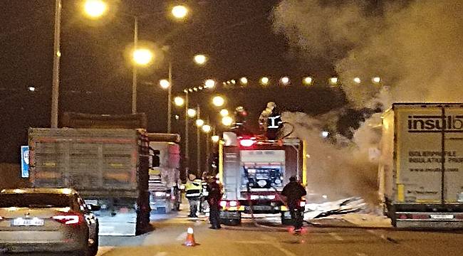 Samsun&#039;da mobilya yüklü tır yandı