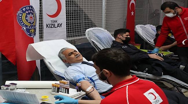 Samsun'da polisler kan bağışında bulundu