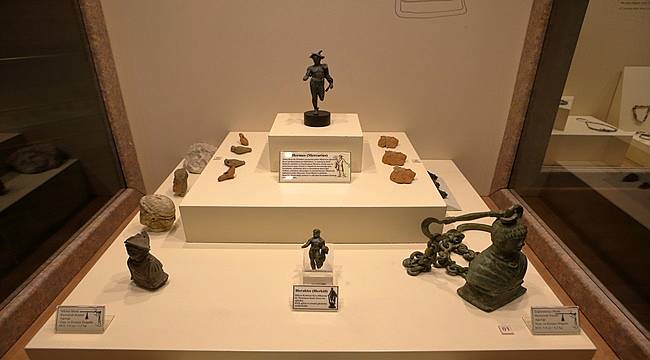 Tarlada bulunan tarihi eserler Çorum Müzesi'nde sergileniyor