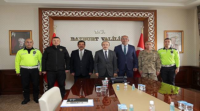 Bayburt&#039;ta yılın şoförü taksici Recep Erkut Topal oldu
